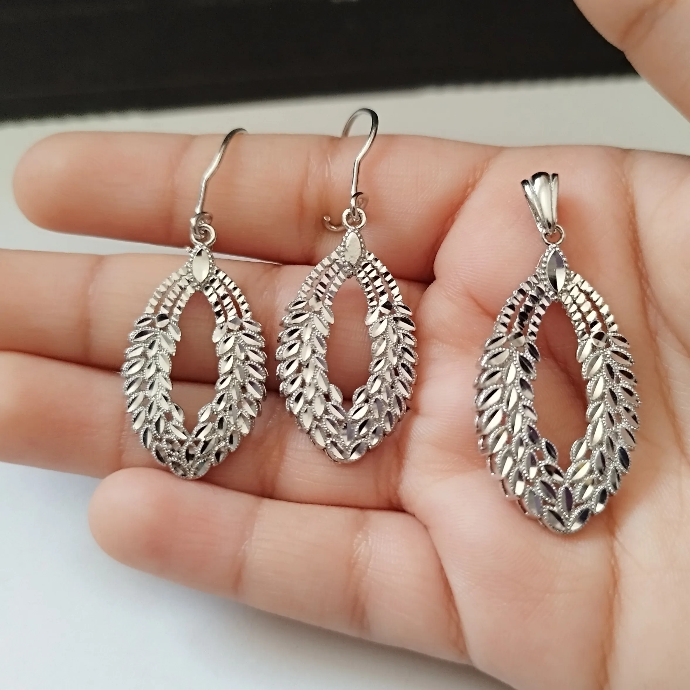 نیم ست نقره زنانه عیار 925 روکش طلا سفید تراش دار