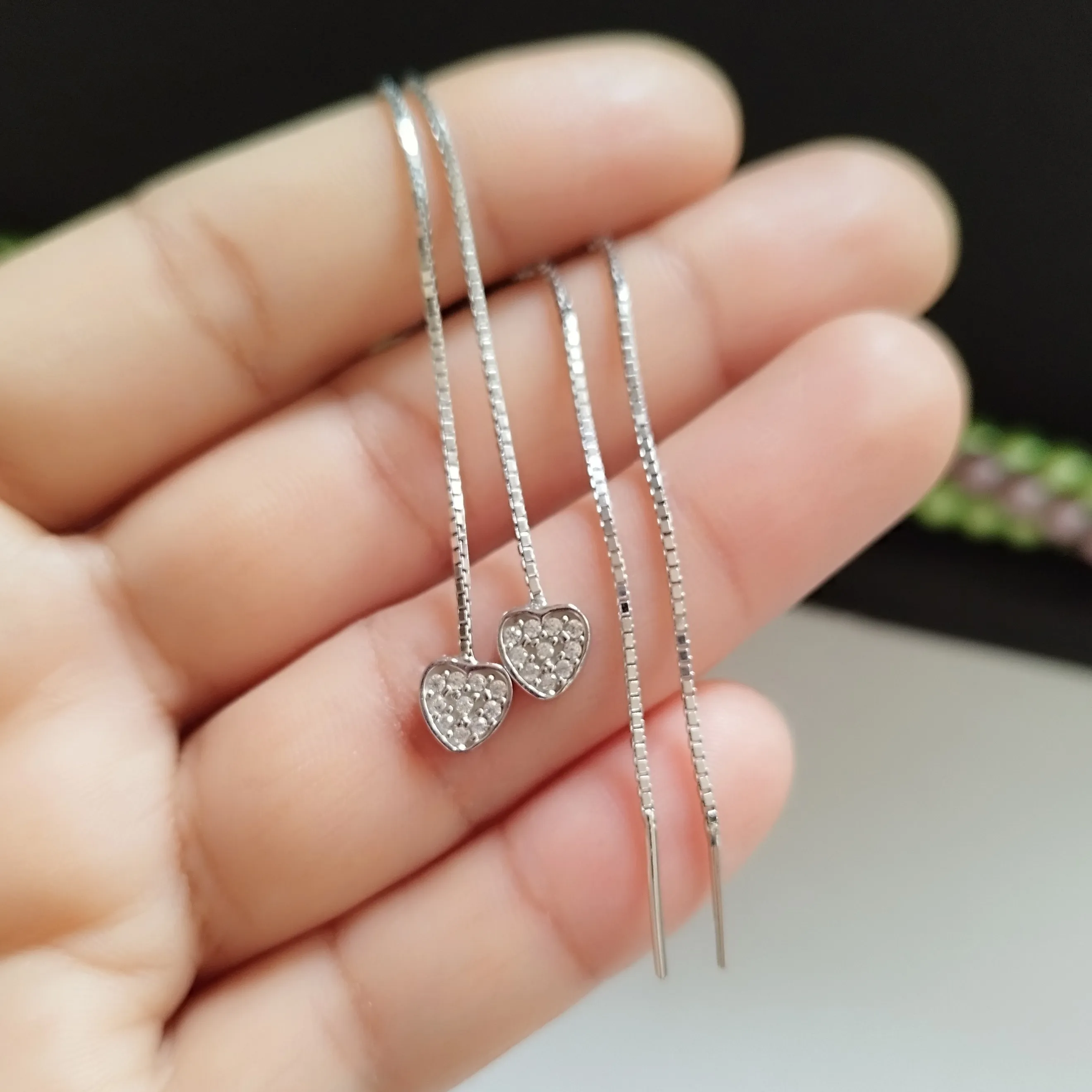 گوشواره نقره بخیه ای طرح قلب با روکش طلا سفید عیار 925