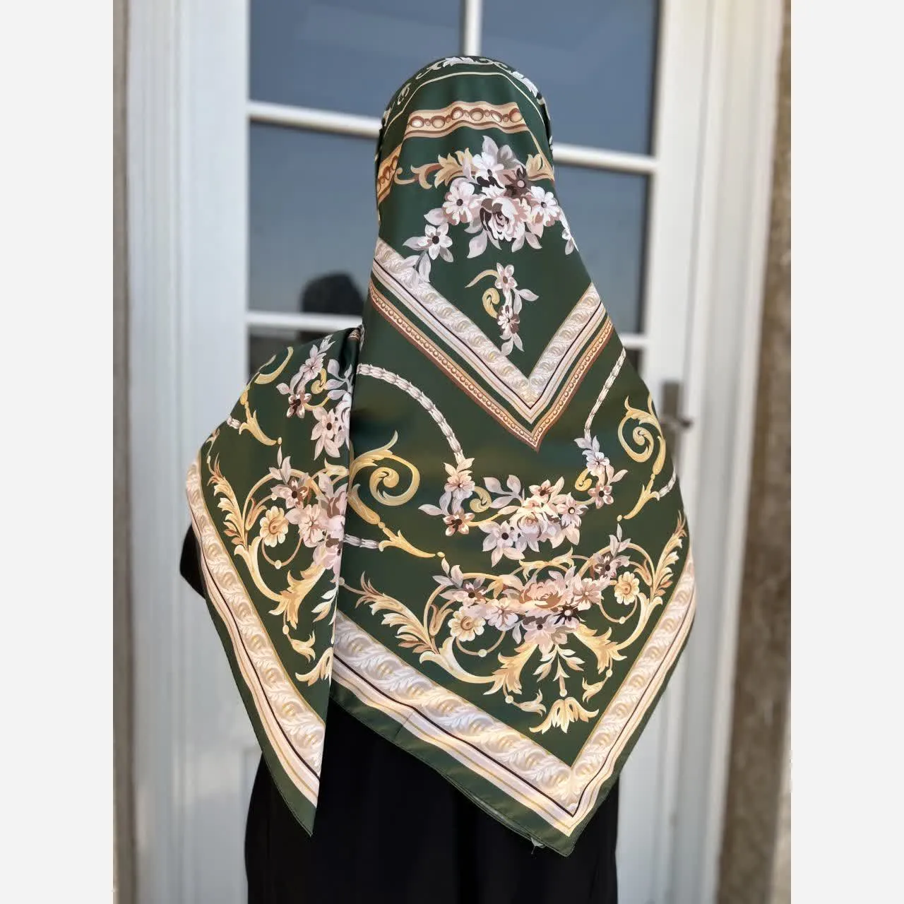 روسری ابریشم ساتن مجلسی قواره 135 سبز