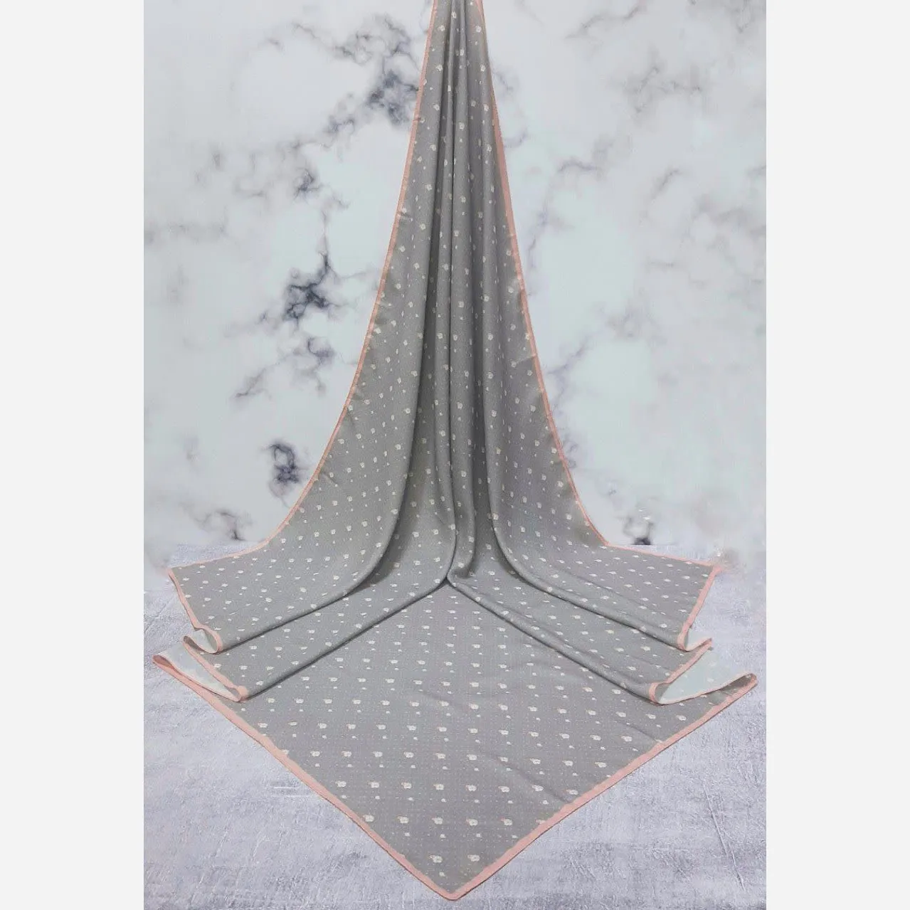 روسری نخ کاستوم طرح شکوفه بهاری خال خالی ریز قواره بزرگ 140x140