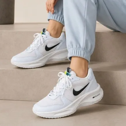 کفش اسپرت زنانه و مردانه نایک زوم سفید رویه مش و چرم مصنوعی لژ 4 سانتی