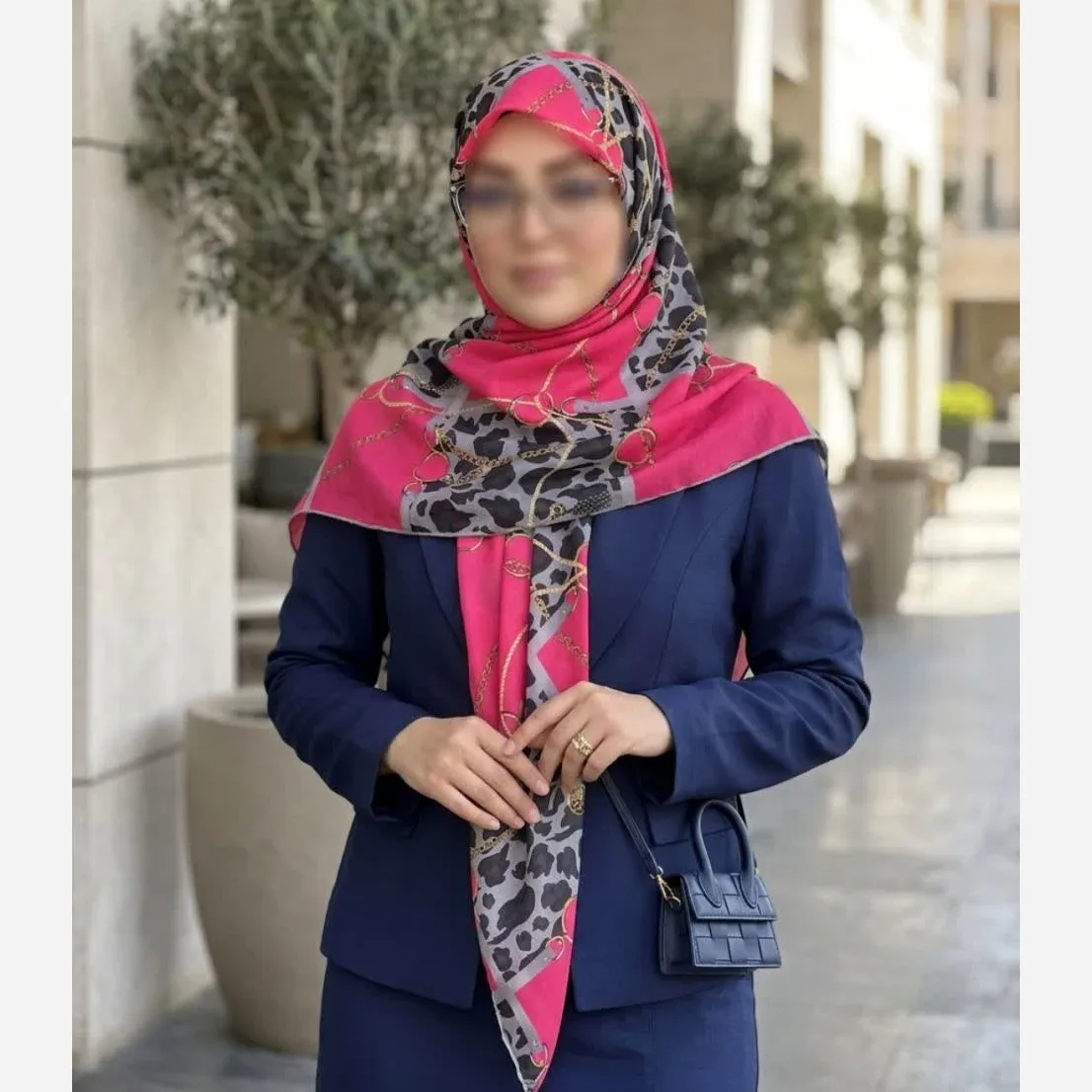 روسری نخ کاستوم طرح ارغوان قواره بزرگ 140 سانتیمتر زنانه