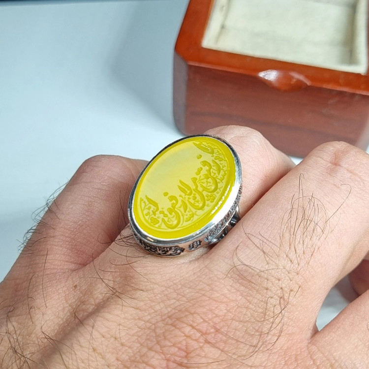 انگشتر نقره مردانه عقیق زرد دستساز با حکاکی لا رفیق من لا رفیق له عیار 925
